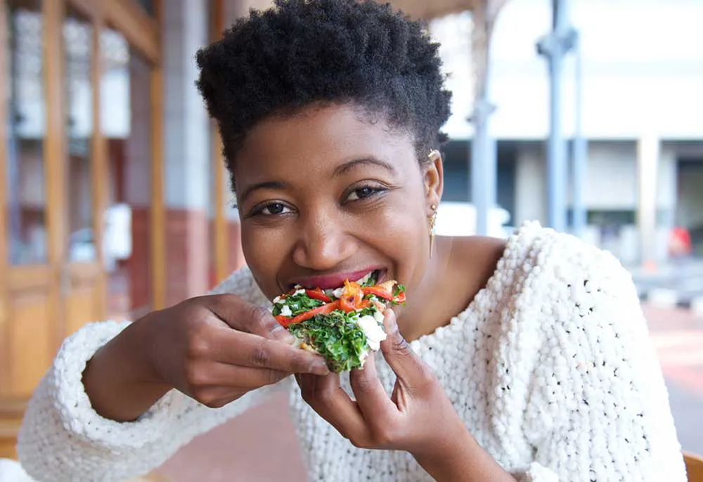 women eating a healthy dinner